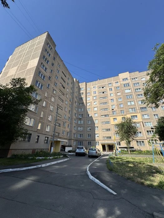 Продам трехкомнатную квартиру Славянка по ул Дмитрия Майбороды.