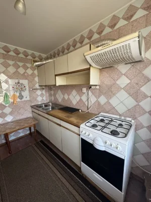 Продам трехкомнатную квартиру Славянка по ул Дмитрия Майбороды.