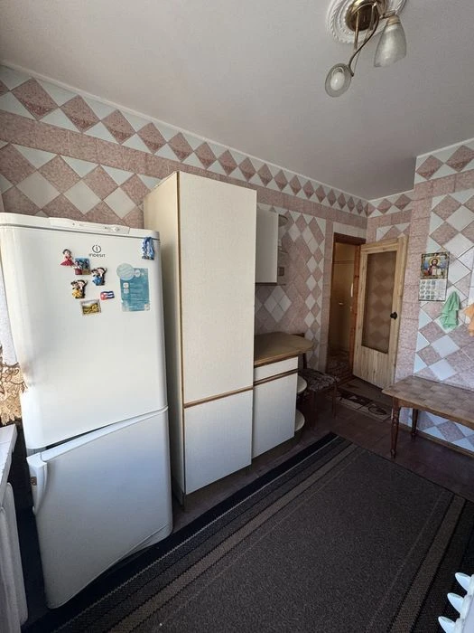Продам трехкомнатную квартиру Славянка по ул Дмитрия Майбороды.