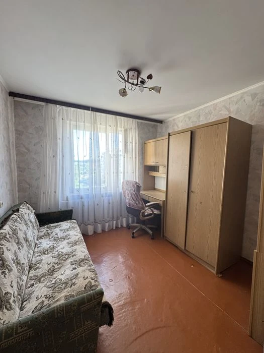 Продам трехкомнатную квартиру Славянка по ул Дмитрия Майбороды.