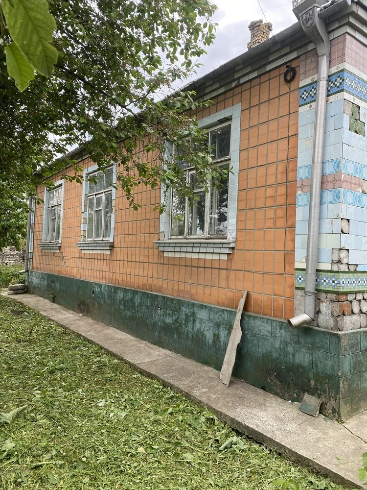 For Sale: Large Brick House 140 sq.m
