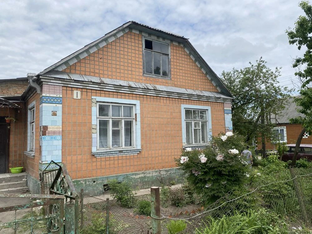 For Sale: Large Brick House 140 sq.m