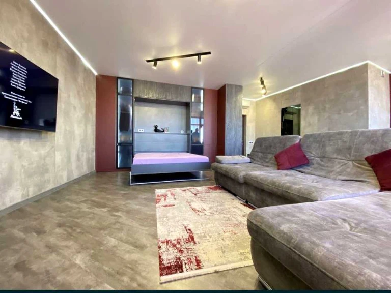 Apartment. Odessa, Valeriy Samofalova Street