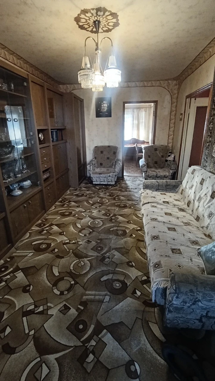 Sale of a 3-room apartment on the 5th floor of a 9-story building in the Southern district.