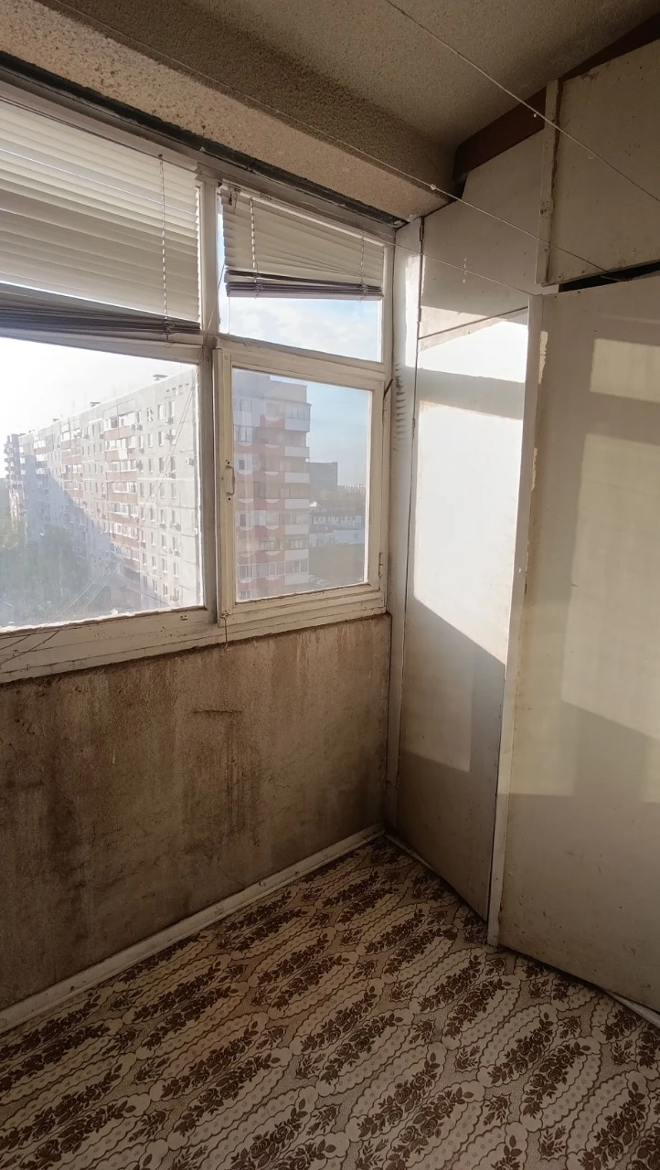 Sale of a 3-room apartment on the 5th floor of a 9-story building in the Southern district.