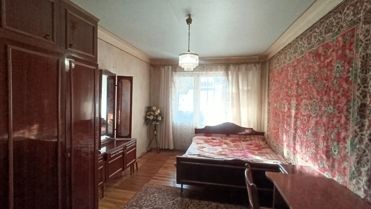 Sale of a 3-room apartment on the 5th floor of a 9-story building in the Southern district.