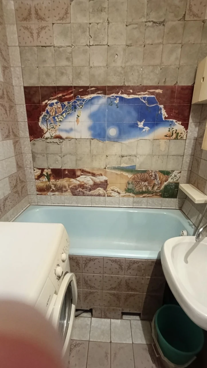 Sale of a 3-room apartment on the 5th floor of a 9-story building in the Southern district.
