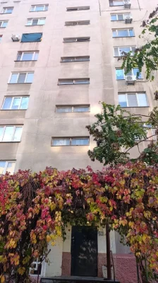 Sale of a 3-room apartment on the 5th floor of a 9-story building in the Southern district.