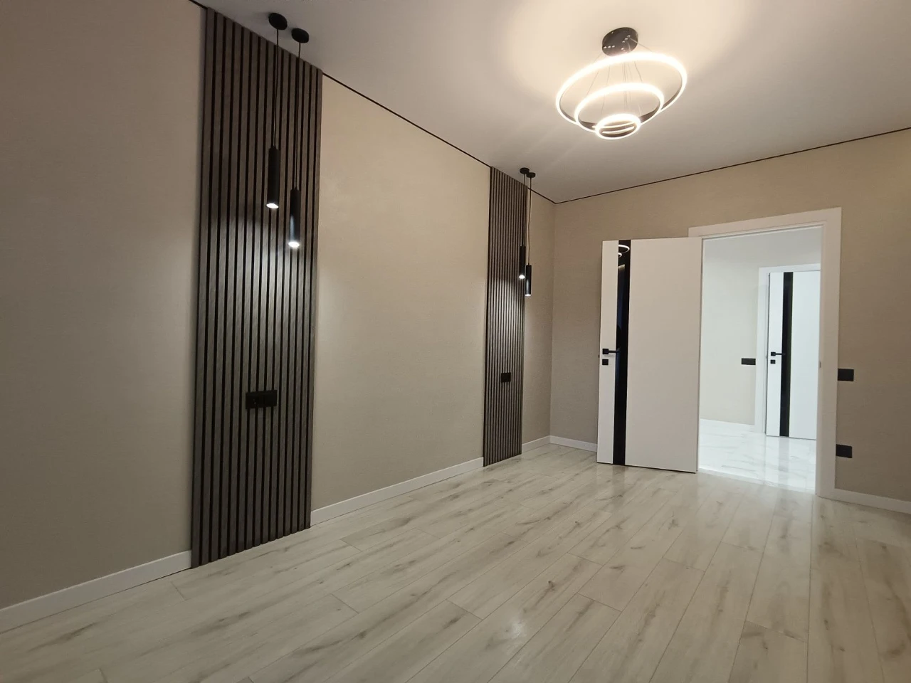 Orishivska Sloboda. 3 bedroom apartment renovated. Owner.