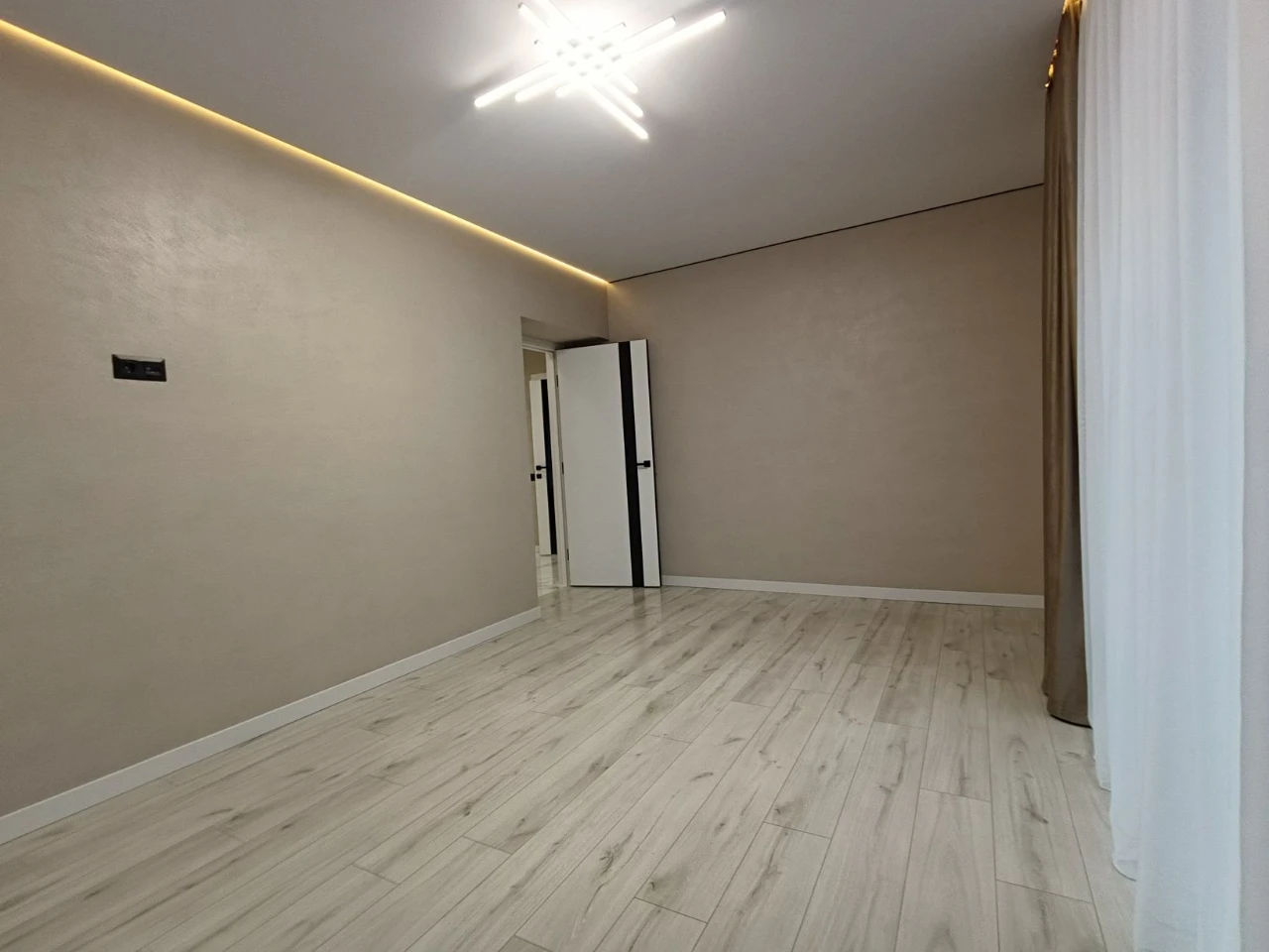 Orishivska Sloboda. 3 bedroom apartment renovated. Owner.