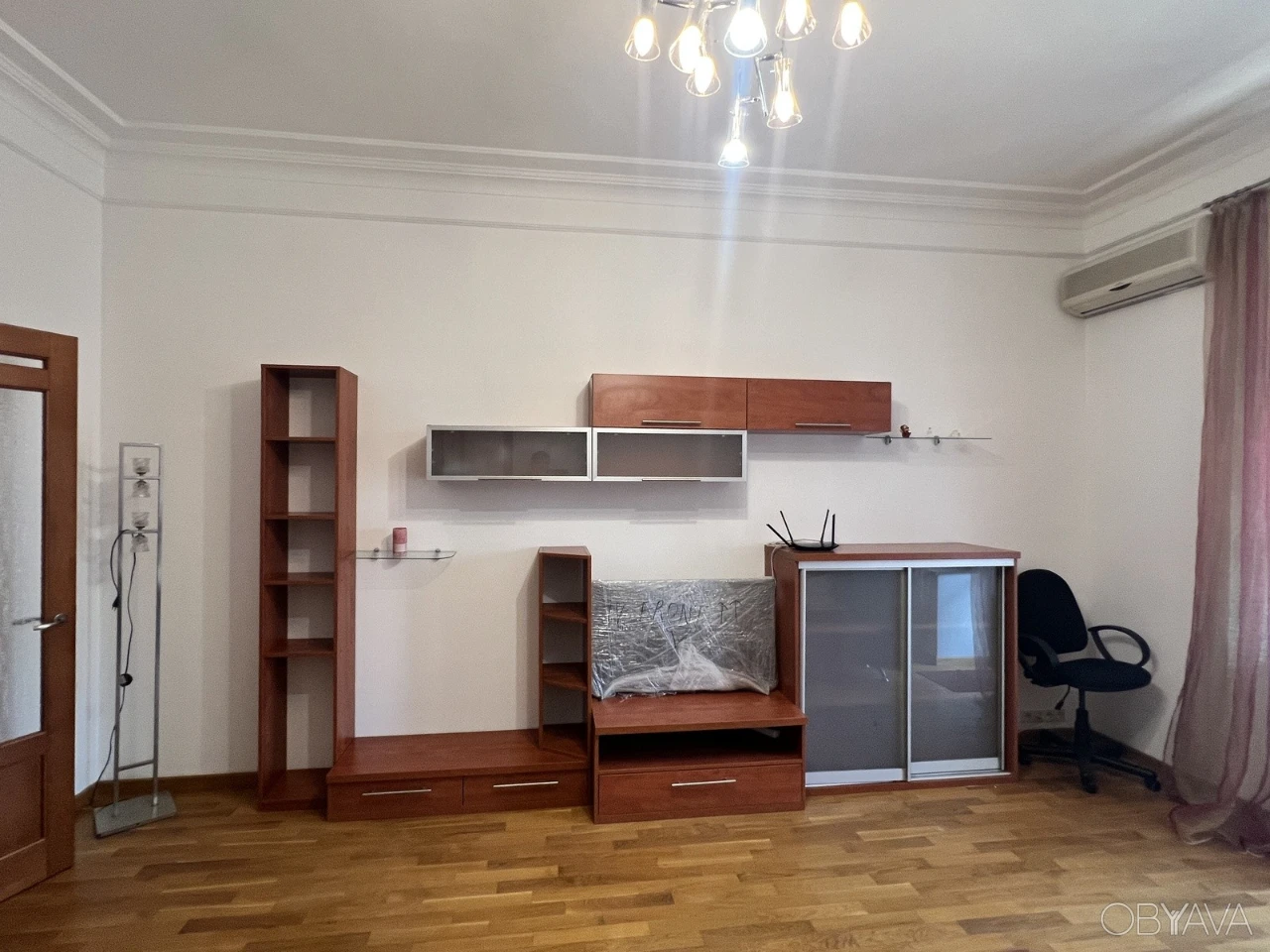 For Rent: Spacious 3-bedroom apartment with a terrace, renovated, in Khreshchatyk