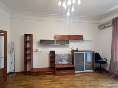 For Rent: Spacious 3-bedroom apartment with a terrace, renovated, in Khreshchatyk