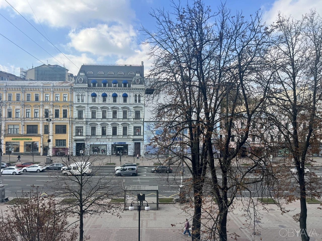 For Rent: Spacious 3-bedroom apartment with a terrace, renovated, in Khreshchatyk