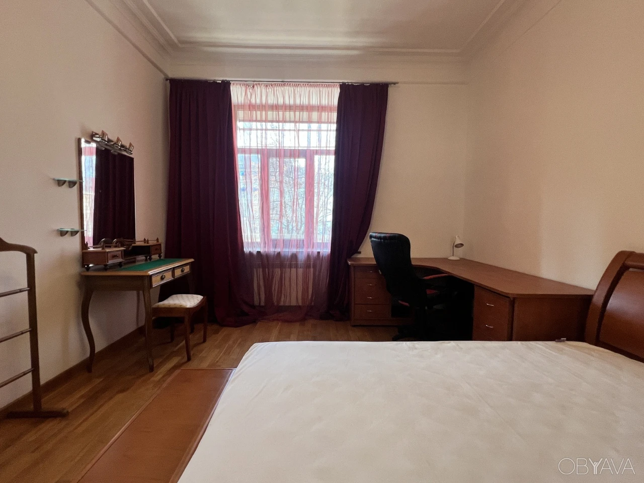 For Rent: Spacious 3-bedroom apartment with a terrace, renovated, in Khreshchatyk