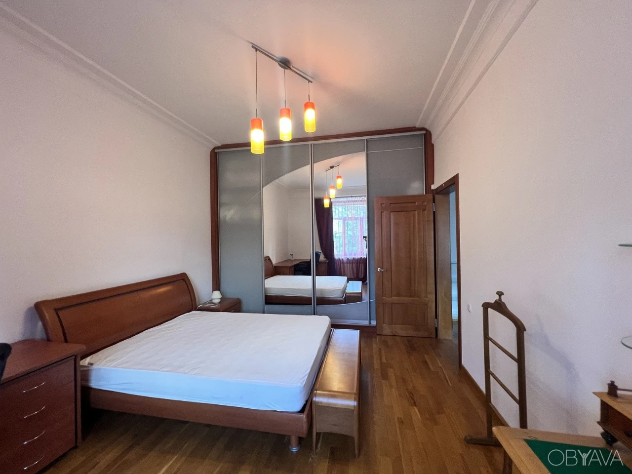 For Rent: Spacious 3-bedroom apartment with a terrace, renovated, in Khreshchatyk