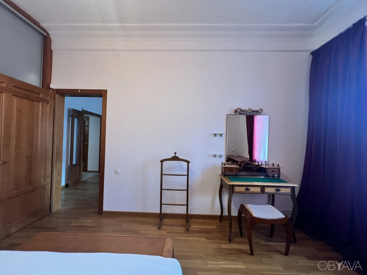 For Rent: Spacious 3-bedroom apartment with a terrace, renovated, in Khreshchatyk