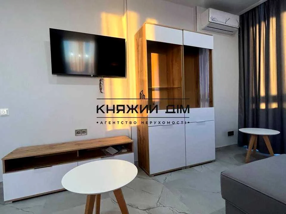Квартира. Київ, Дніпровська набережна вул.