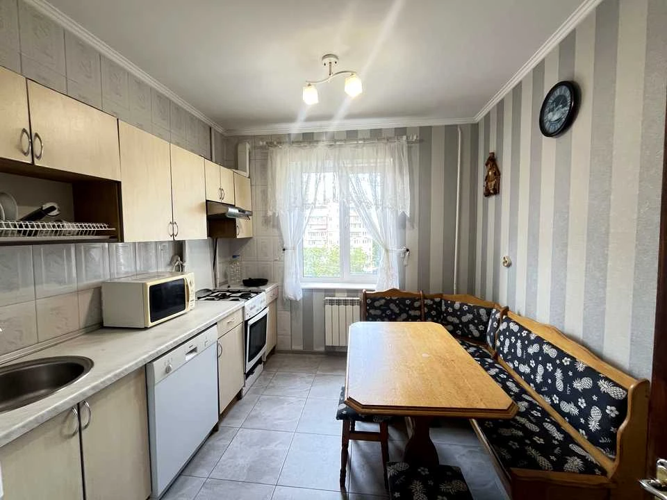 Apartment. Mykhola Bazhana Prospekt, Kyiv