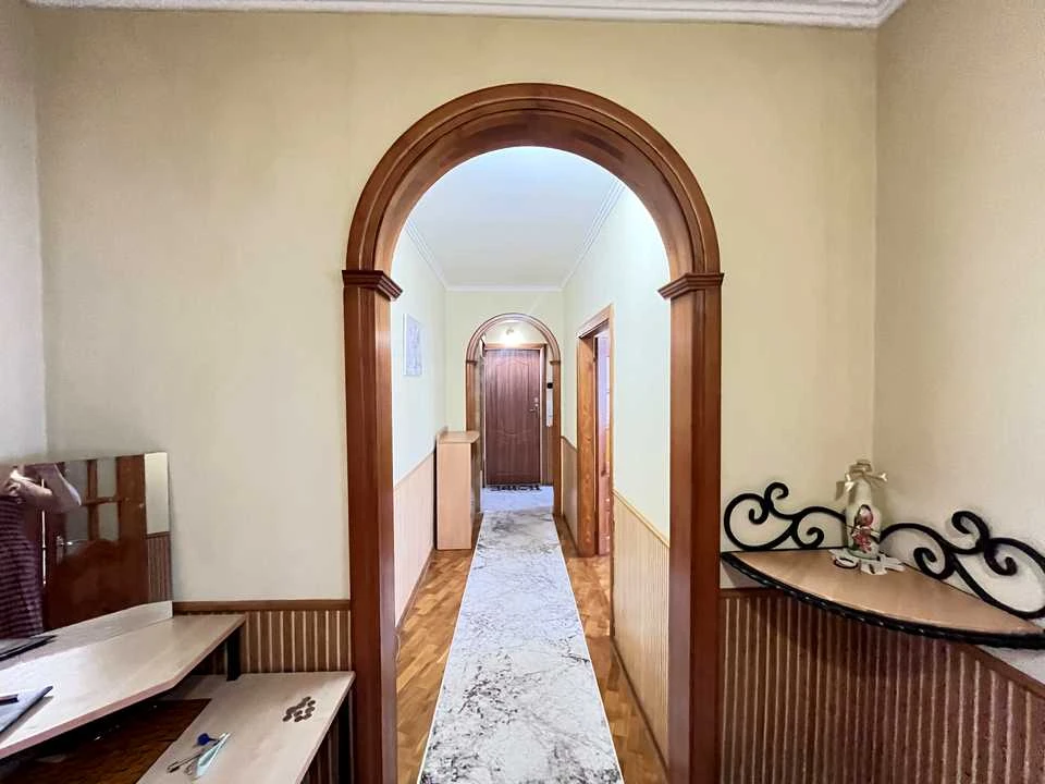 Apartment. Mykhola Bazhana Prospekt, Kyiv