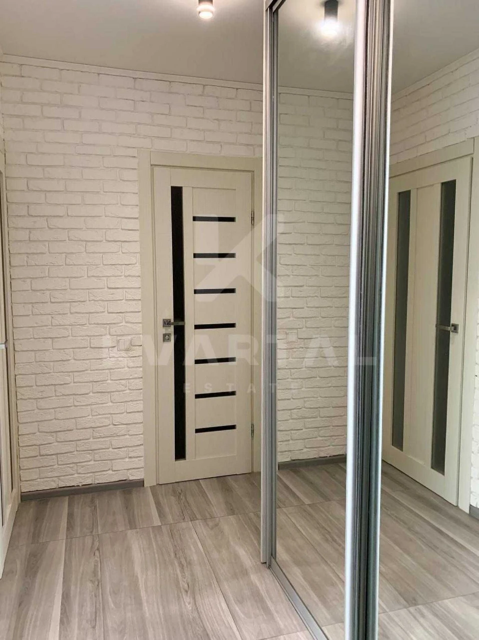 Продам 2 кімнатну квартиру з ремонтом в Ірпені вул. Григорія