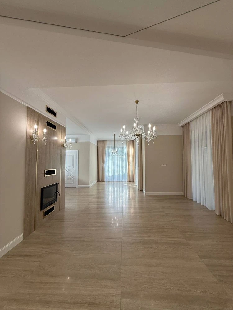 Sale of a 178 sq m house with renovation, fireplace, 3