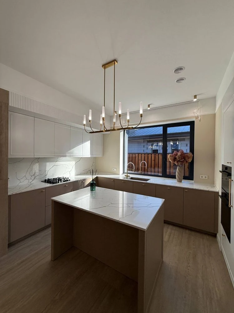 Sale of a 178 sq m house with renovation, fireplace, 3