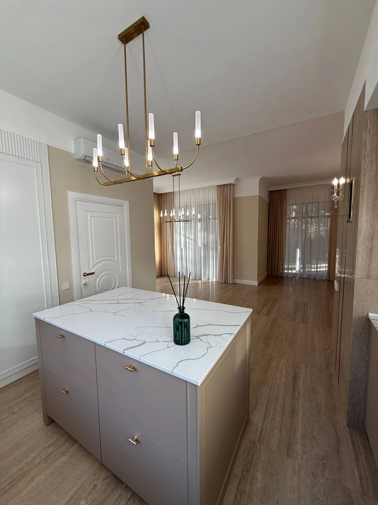 Sale of a 178 sq m house with renovation, fireplace, 3