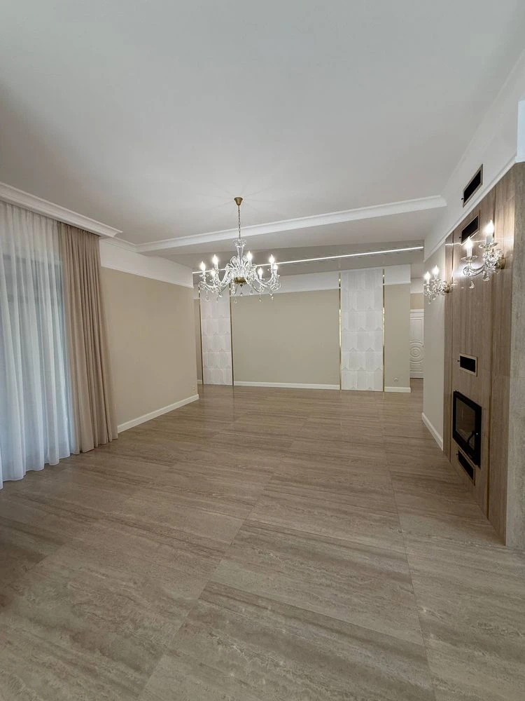 Sale of a 178 sq m house with renovation, fireplace, 3