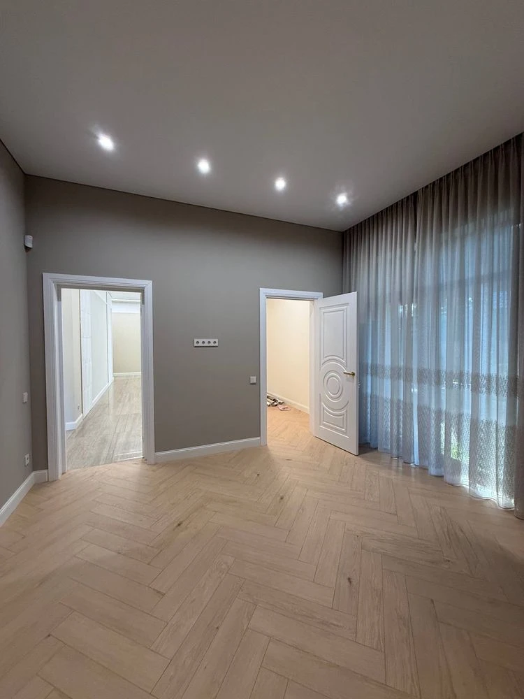 Sale of a 178 sq m house with renovation, fireplace, 3