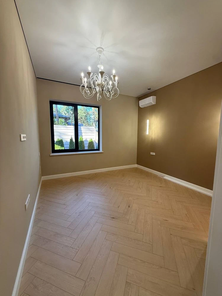 Sale of a 178 sq m house with renovation, fireplace, 3