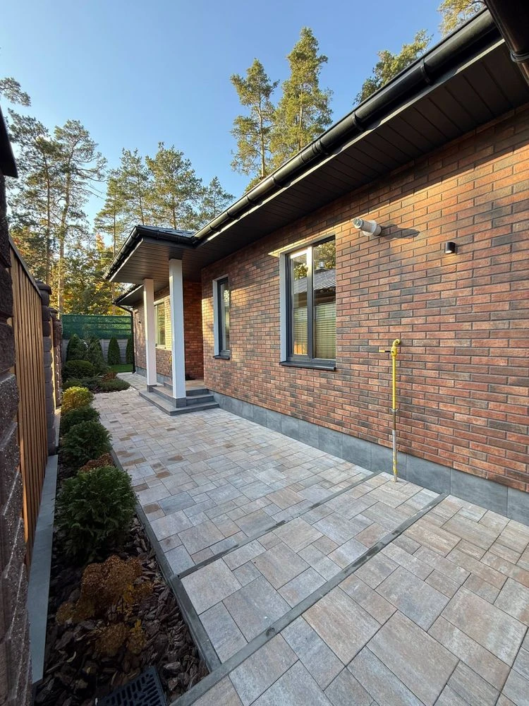 Sale of a 178 sq m house with renovation, fireplace, 3