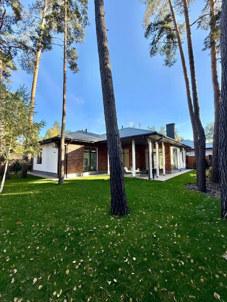 Sale of a 178 sq m house with renovation, fireplace, 3
