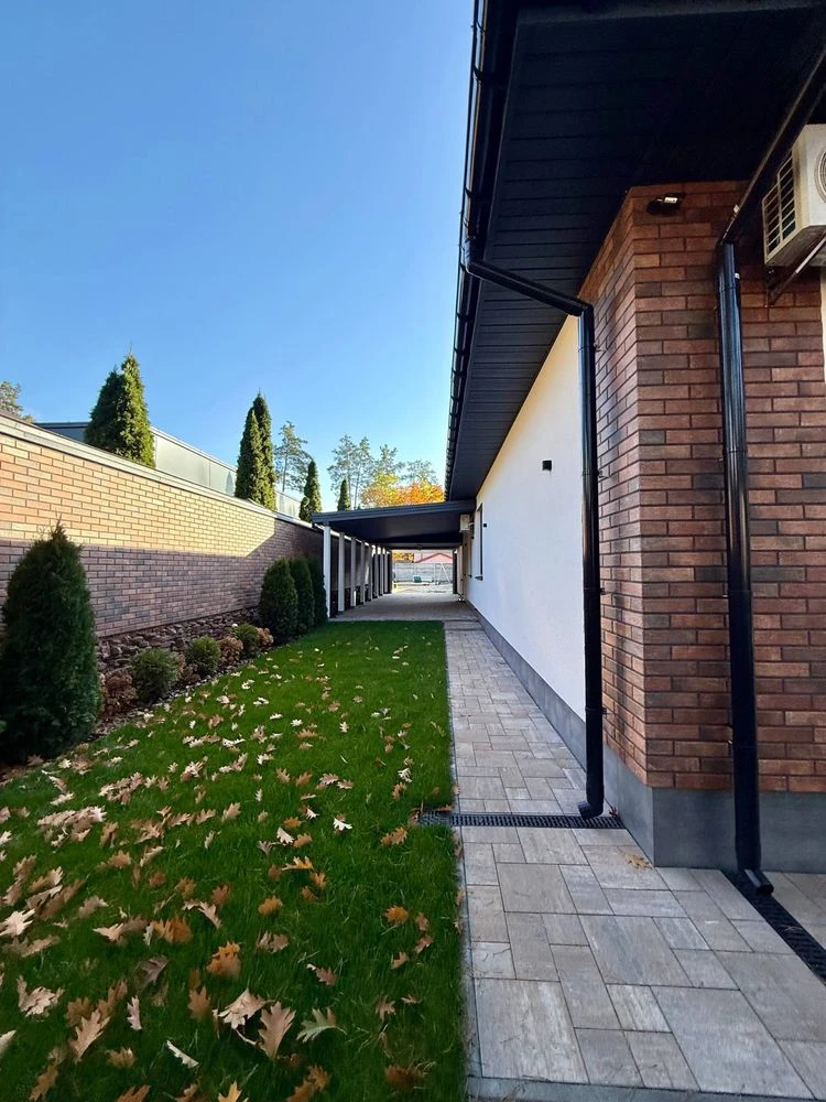 Sale of a 178 sq m house with renovation, fireplace, 3