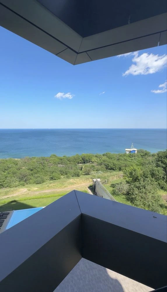 Sea view apartment on French Boulevard, 3