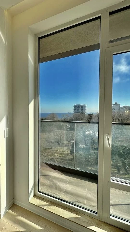 Sea view apartment on French Boulevard, 3