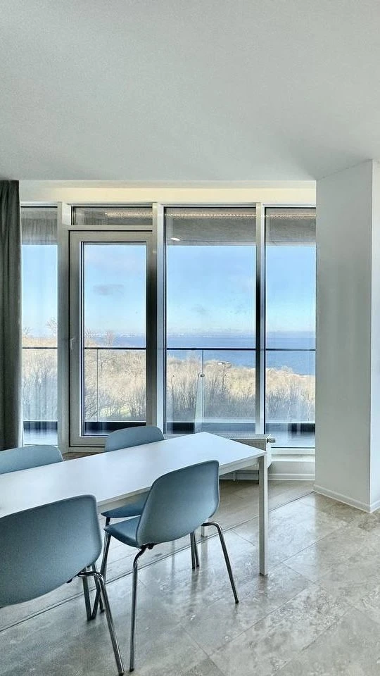 Sea view apartment on French Boulevard, 3