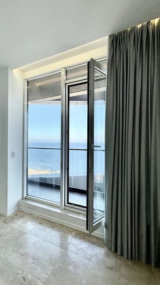 Sea view apartment on French Boulevard, 3