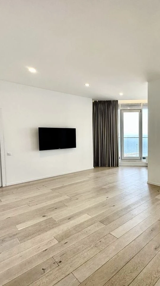 Sea view apartment on French Boulevard, 3