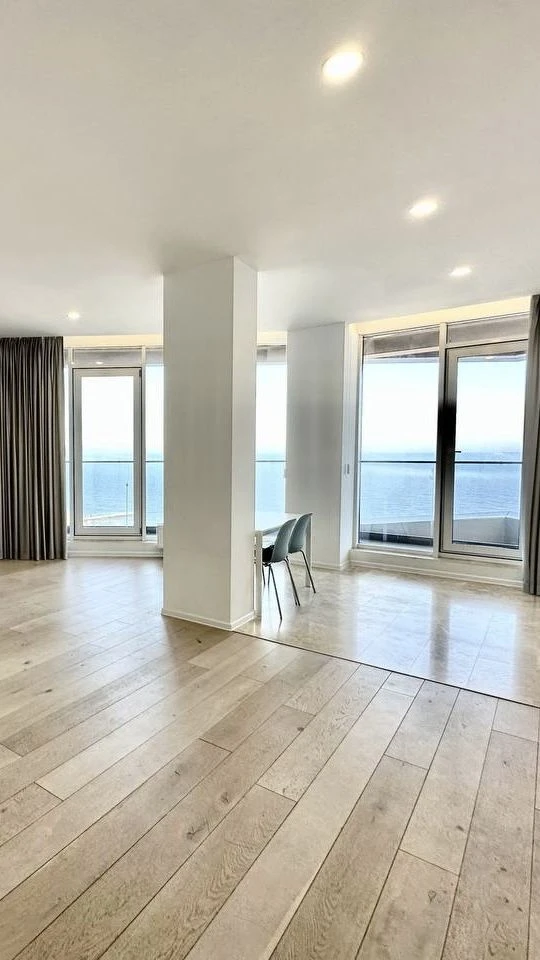 Sea view apartment on French Boulevard, 3