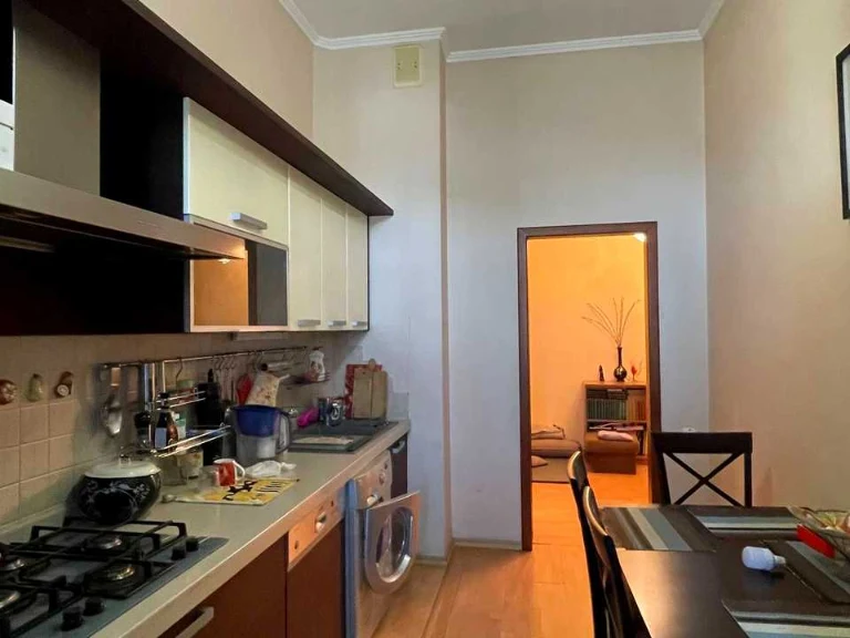 Apartment. Odessa, Breusa st.