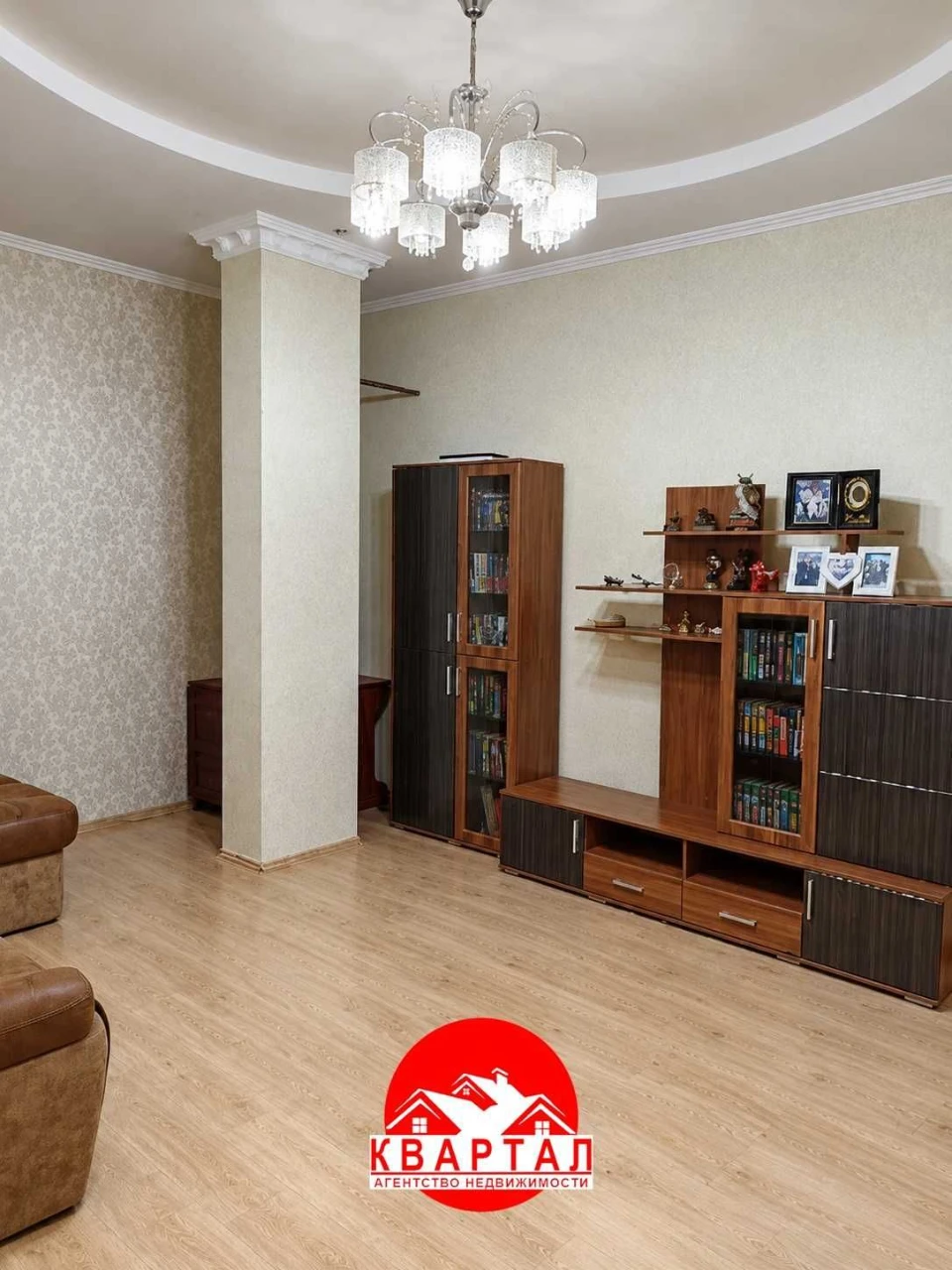 Продається 4-кімнатна квартира в новобудові з ремонтом. Центр