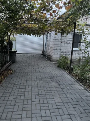 Selling part of a house on Borodinsky