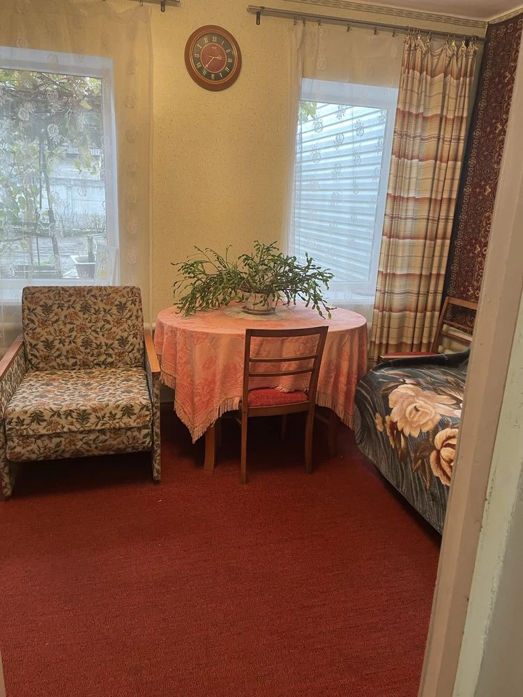Selling part of a house on Borodinsky