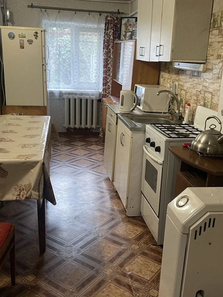 Selling part of a house on Borodinsky