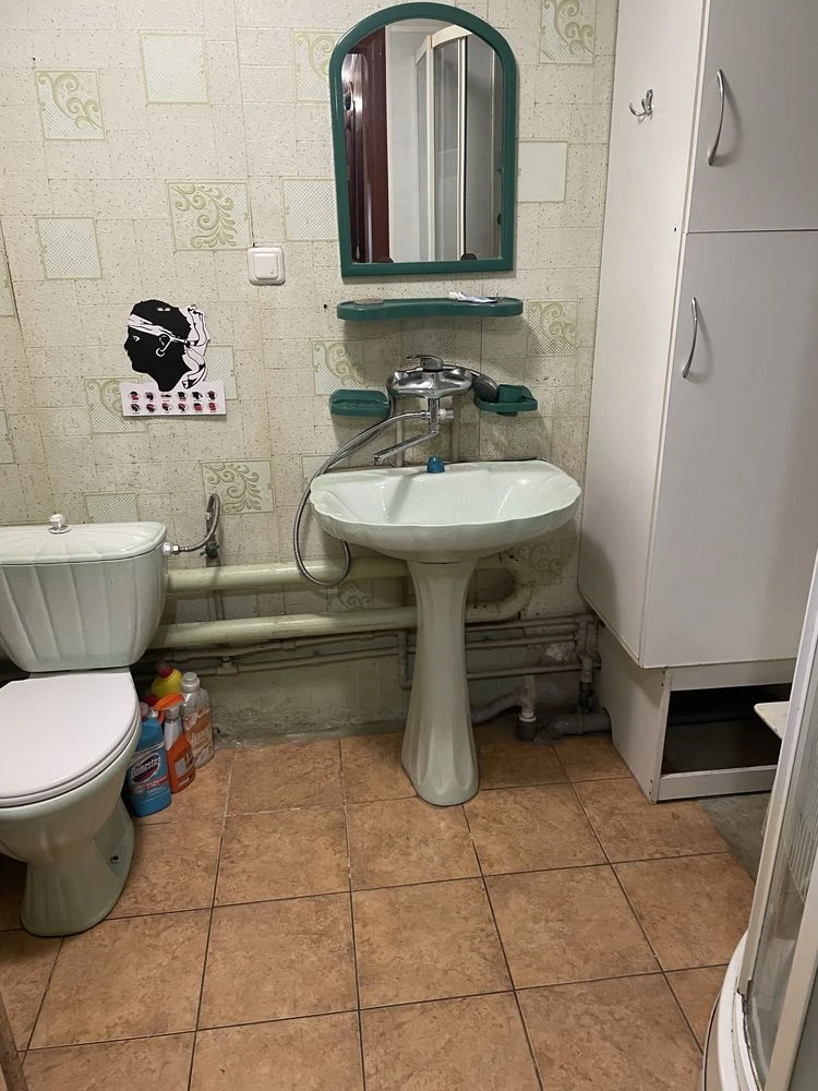 Selling part of a house on Borodinsky