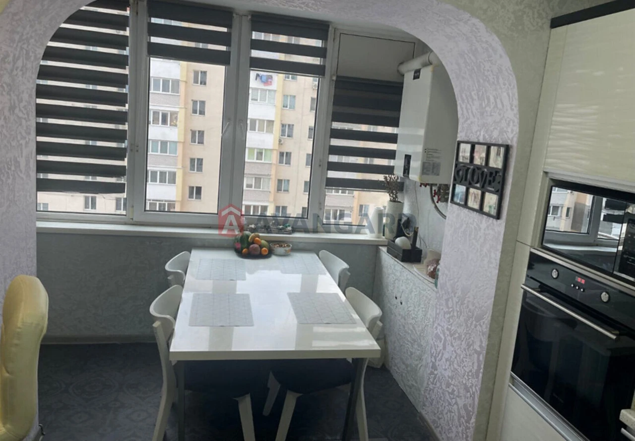 Sale of a 3-bedroom apartment with high-quality renovation