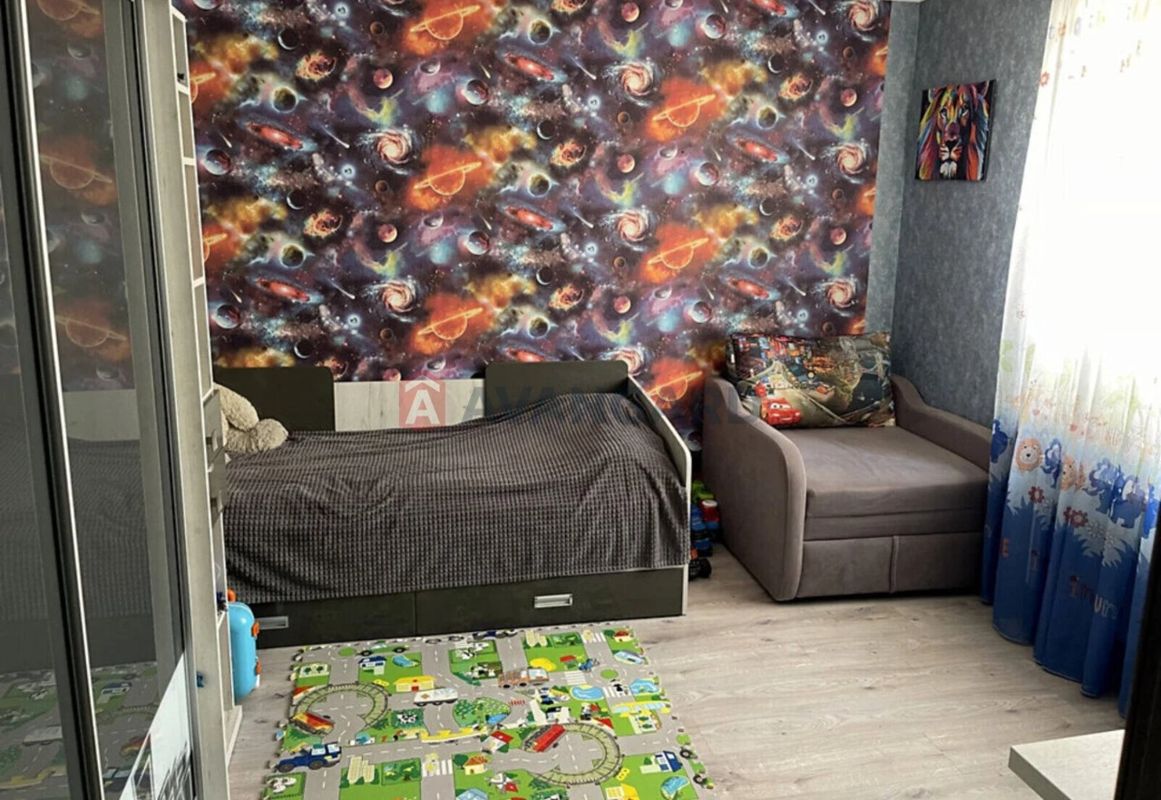 Sale of a 3-bedroom apartment with high-quality renovation