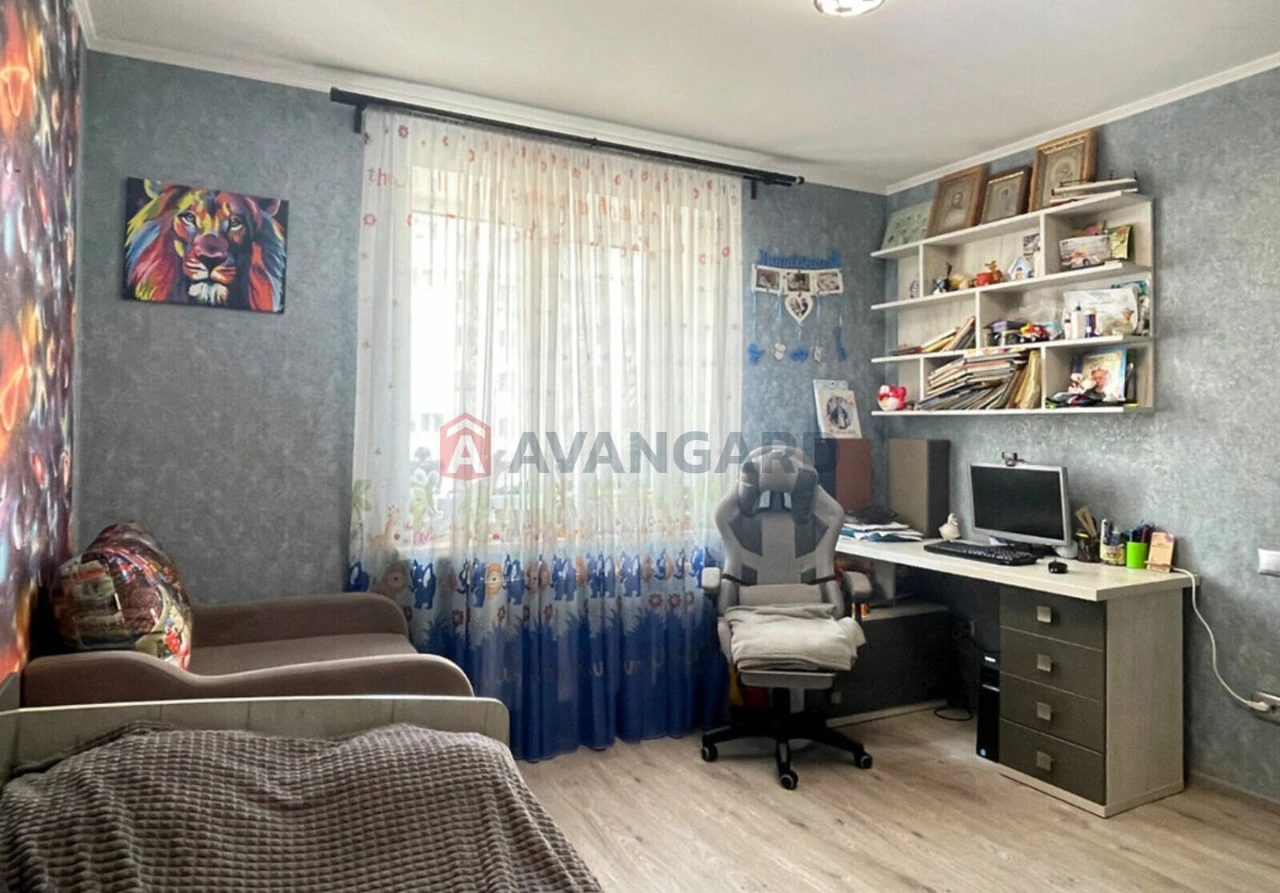 Sale of a 3-bedroom apartment with high-quality renovation