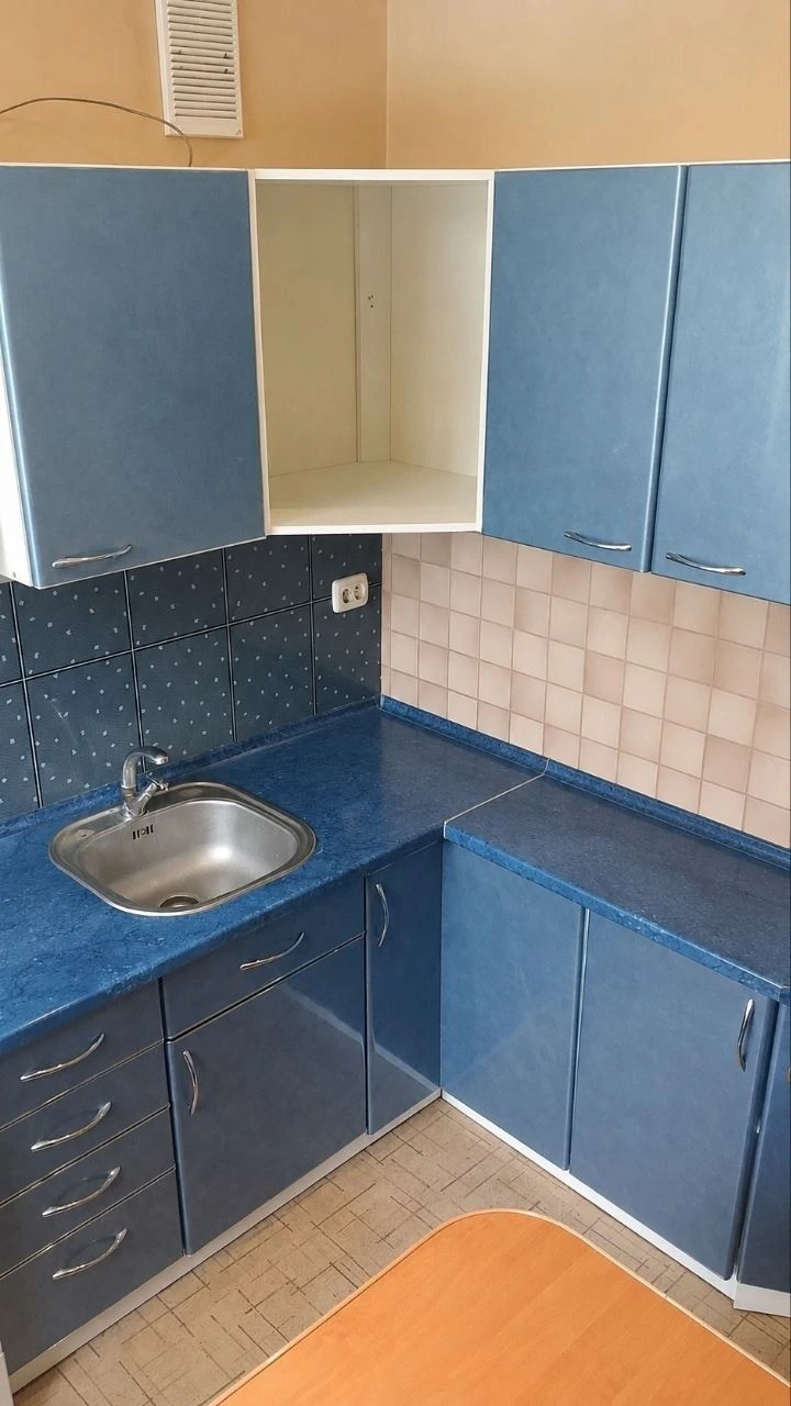 For Sale: 1-room apartment with renovation, 2nd floor, Romenskaya,