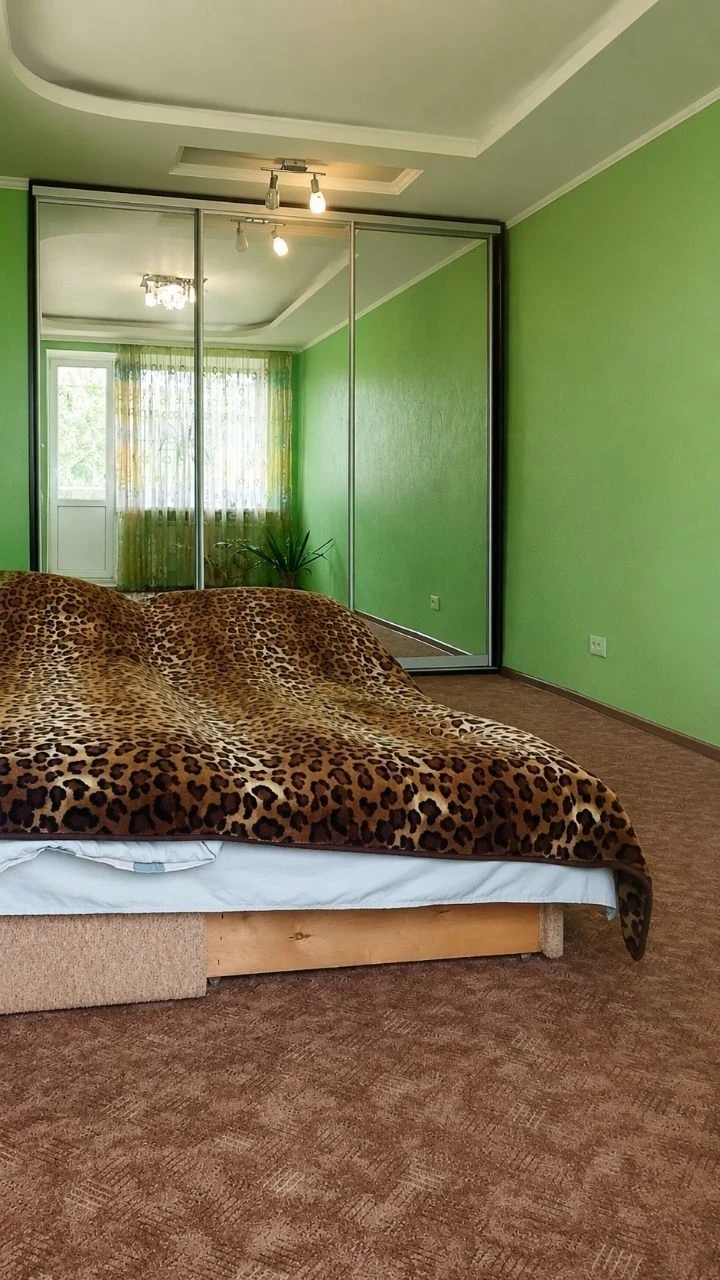 For Sale: 1-room apartment with renovation, 2nd floor, Romenskaya,